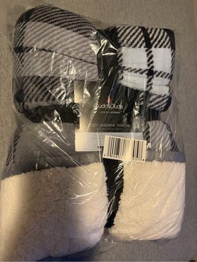 NWT: Cuddl Duds Black, Light Blue & White Plaid Cozy Sherpa Throw